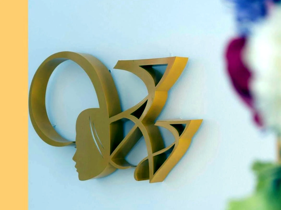 Logo de Venus Visage en el centro
